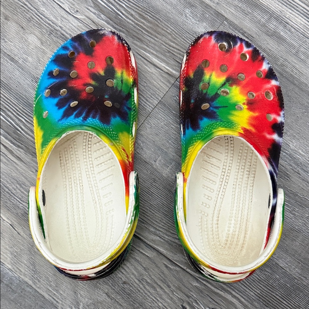 CROCS Vibrant Tie-Dye Clogs